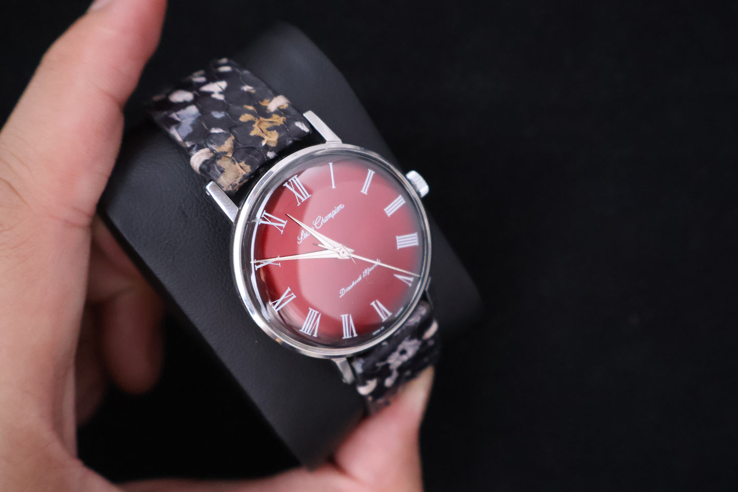 (SERVICED) Rare Vintage 1962 Seiko Champion 19 Jewels Manual Winding Red Roman Dial - Ref. 15026E