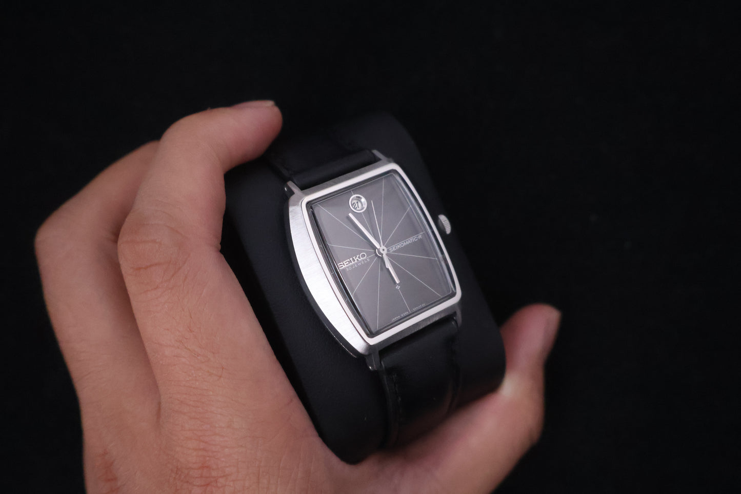 (SERVICED) Rare Vintage 1967 Seiko Seikomatic-R Charcoal Crosshair 30 Jewels 8305-5000