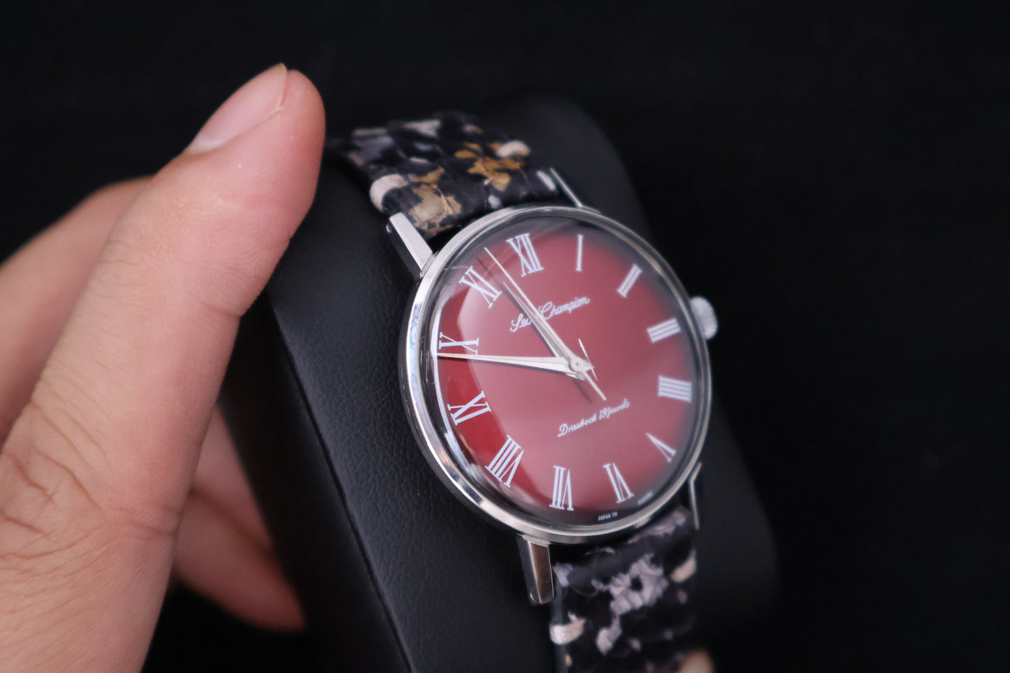(SERVICED) Rare Vintage 1962 Seiko Champion 19 Jewels Manual Winding Red Roman Dial - Ref. 15026E