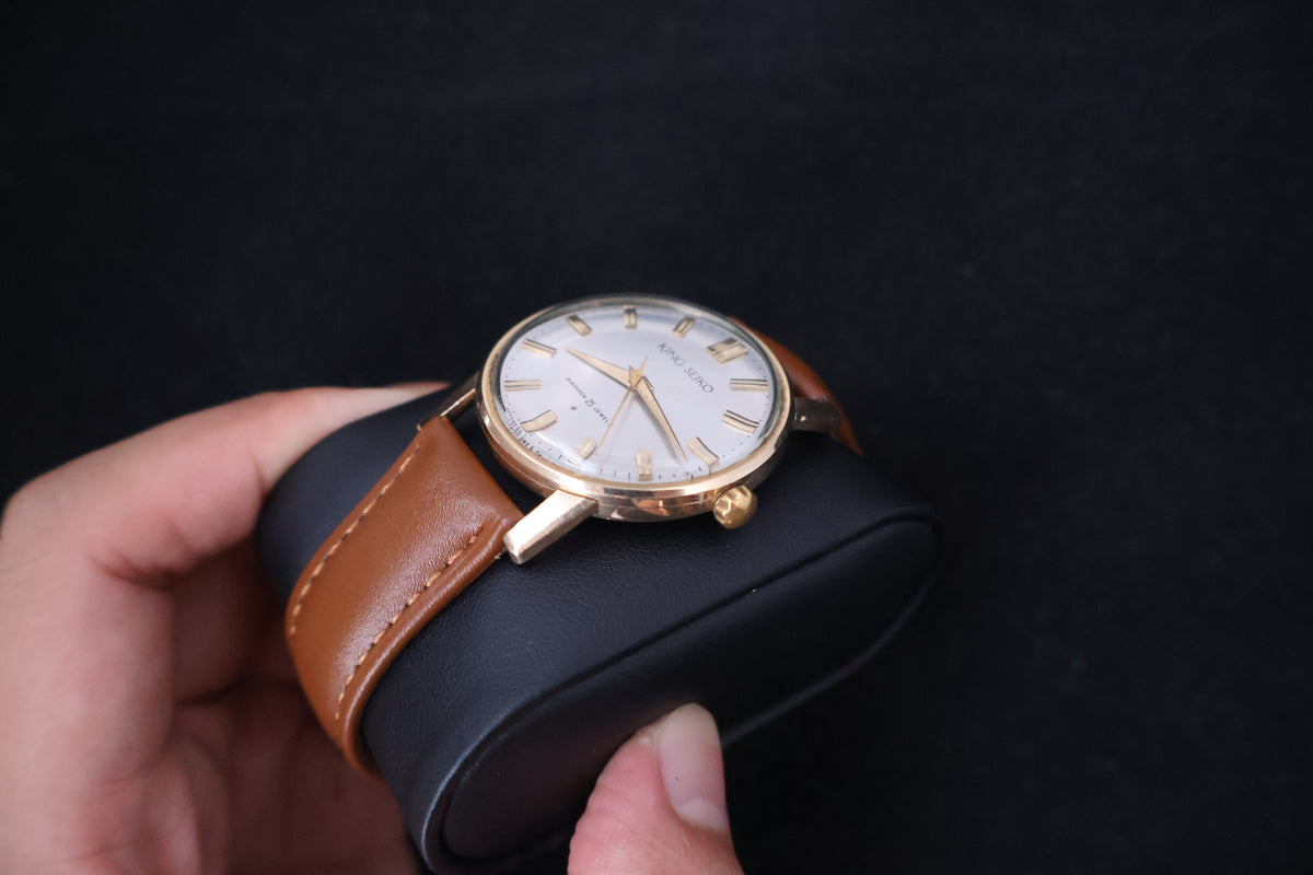 (SERVICED) Rare Vintage 1960s King Seiko First Gen Shield Medallion 14K Gold 25 Jewels - J14102E